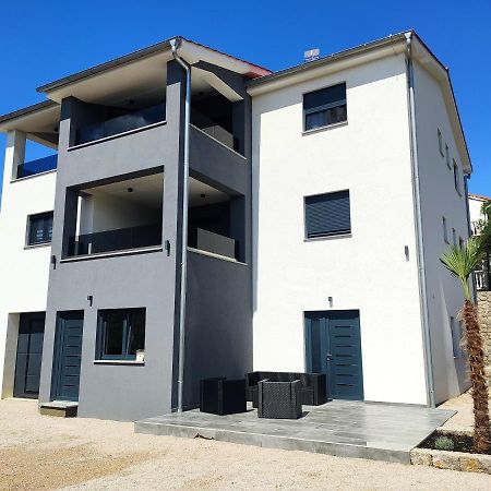Apartments Pina Kornić Eksteriør bilde