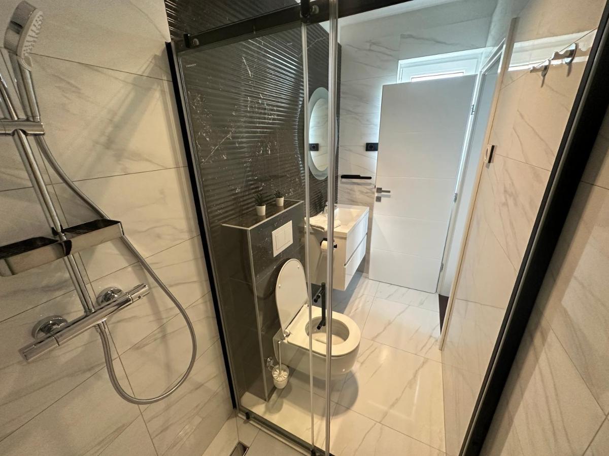Apartments Pina Kornić Rom bilde
