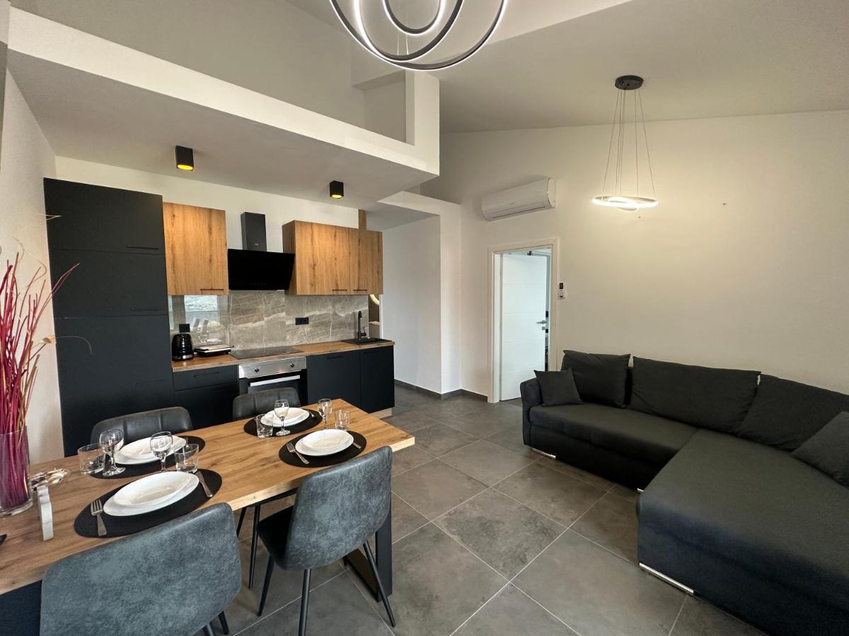 Apartments Pina Kornić Eksteriør bilde