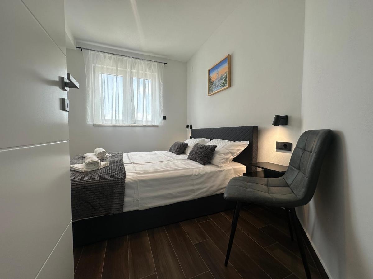 Apartments Pina Kornić Eksteriør bilde