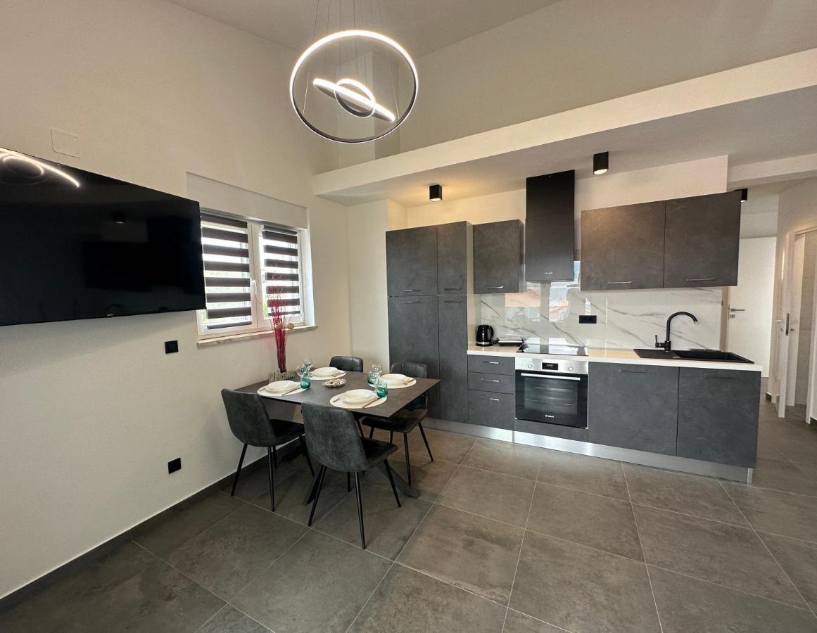 Apartments Pina Kornić Rom bilde